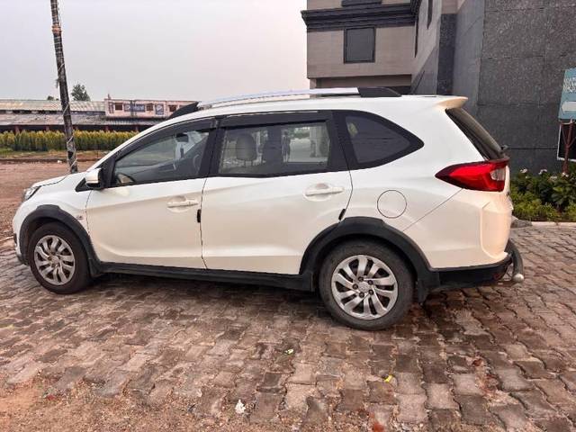 https://images10.gaadi.com/usedcar_image/4632417/original/processed_dd821f4b-e865-418d-846d-7d9c10ae15ea.jpg?imwidth=6402