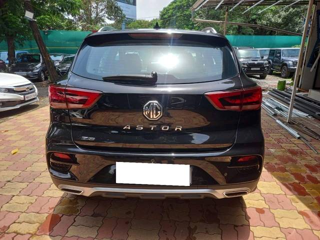 https://images10.gaadi.com/usedcar_image/4632421/original/processed_7ae8697efb6cbeaacb31eb39a1eeb459.jpeg?imwidth=6402