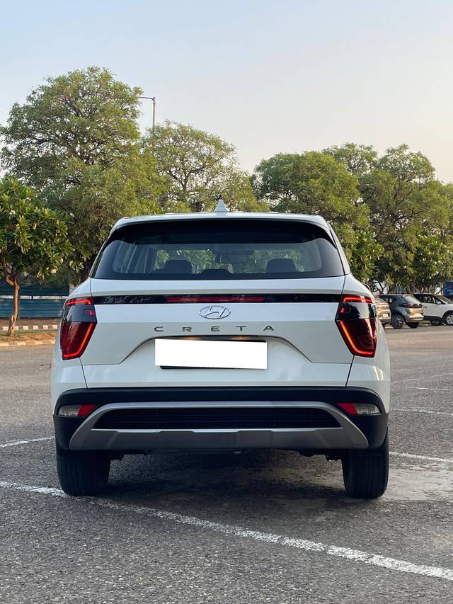 https://images10.gaadi.com/usedcar_image/4632424/original/processed_21c55b5638bc6da19e2bf379433ded1c.jpg?imwidth=6402