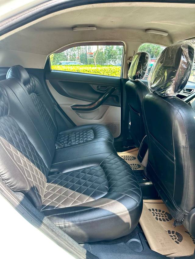 https://images10.gaadi.com/usedcar_image/4632427/original/19a41e10dc05e571afae0c9a330e5834.jpg?imwidth=6402