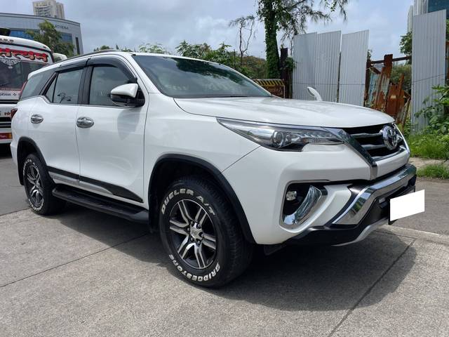 https://images10.gaadi.com/usedcar_image/4632475/original/processed_27ea16e7fc40532109b639752ded08e1.jpg?imwidth=6400