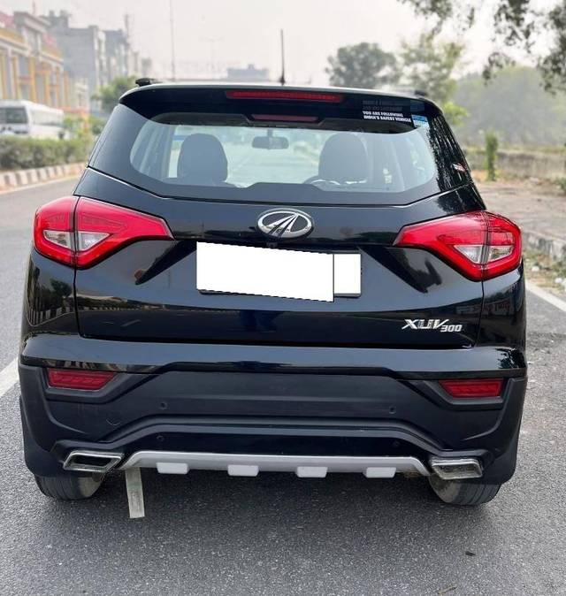 https://images10.gaadi.com/usedcar_image/4632479/original/processed_ffe4791ef4b52a0be7fc3267e44f7118.jpg?imwidth=6402