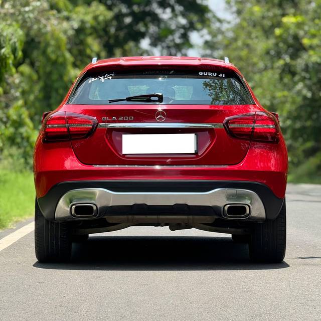 https://images10.gaadi.com/usedcar_image/4632488/original/processed_92fa4efcfad61e4c609702ff43c92f8b.jpg?imwidth=6402