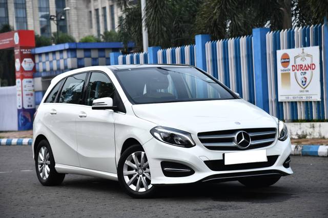 https://images10.gaadi.com/usedcar_image/4632491/original/processed_c883bbc03210322860ffcb1dfc387a33.jpg?imwidth=6400