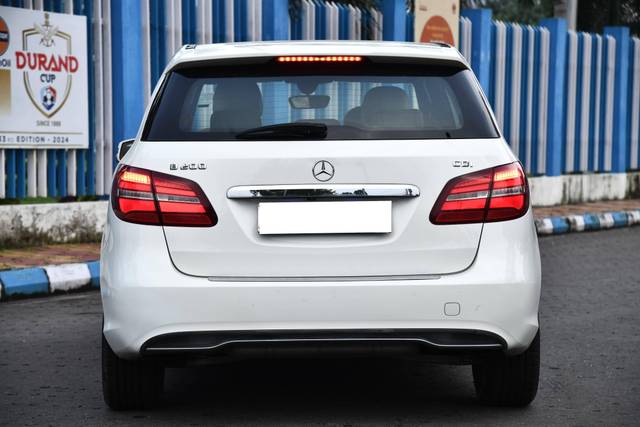 https://images10.gaadi.com/usedcar_image/4632491/original/processed_e66fc5632f12d9605f40bef9137b2657.jpg?imwidth=6402
