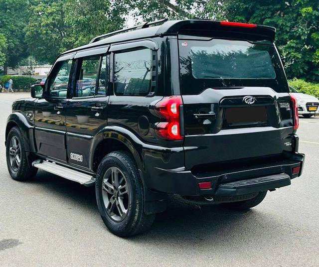 https://images10.gaadi.com/usedcar_image/4632496/original/processed_207240d5d2b7dc3c3ff4eae162ec9ef4.jpg?imwidth=6401