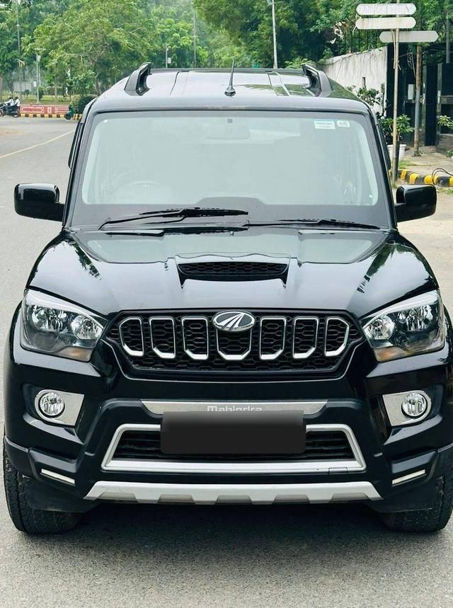 https://images10.gaadi.com/usedcar_image/4632496/original/processed_699ff8ee3db6c91f93c016ddad3e7ffb.jpg?imwidth=6402