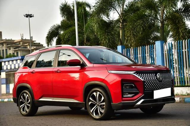 https://images10.gaadi.com/usedcar_image/4632506/original/processed_a0814e57de29ae9879ce55e51bfa1dac.jpg?imwidth=6400