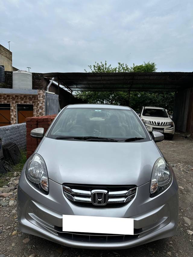 https://images10.gaadi.com/usedcar_image/4632524/original/processed_feb4b26d-83b4-4a9d-8e92-734bb45e16d3.jpeg?imwidth=6400