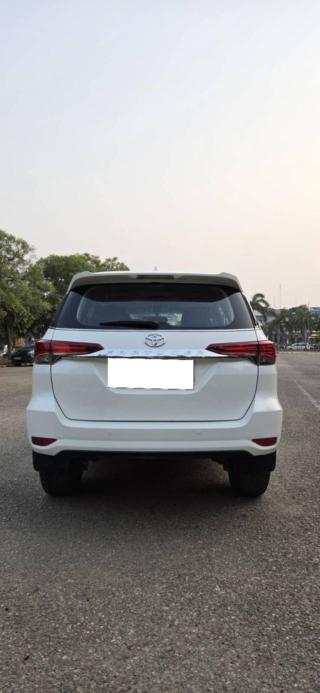 https://images10.gaadi.com/usedcar_image/4632526/original/processed_3ba22be718d3c230586d8f644bacf2bb.jpg?imwidth=6401