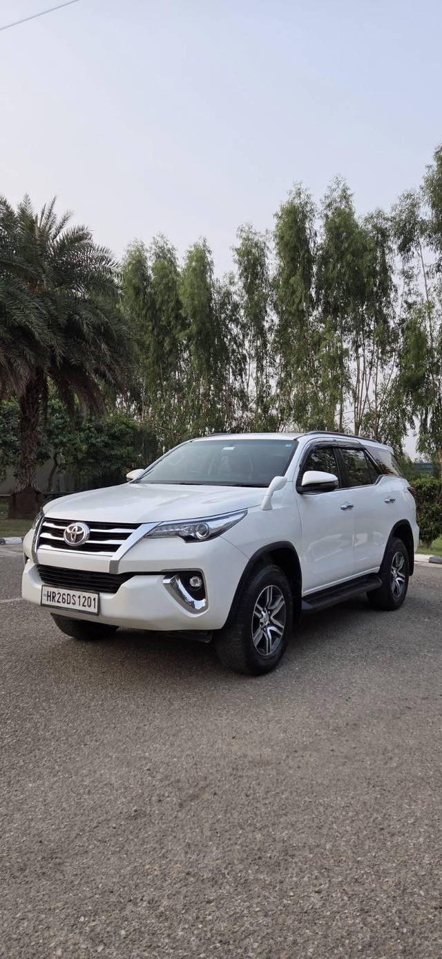 https://images10.gaadi.com/usedcar_image/4632526/original/processed_464be7edf2f9137d2fcffbf592a29b23.jpg?imwidth=6402