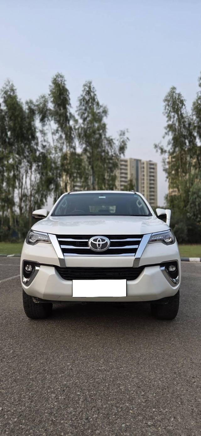 https://images10.gaadi.com/usedcar_image/4632526/original/processed_d064a92cf4b85a0412c945433463c6d7.jpg?imwidth=6400