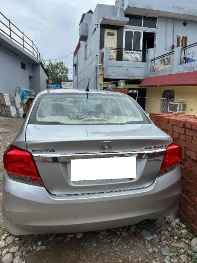 https://images10.gaadi.com/usedcar_image/4632534/original/processed_13a5eee6-7db5-4a9d-af8a-b3f08c78e217.jpeg?imwidth=6401