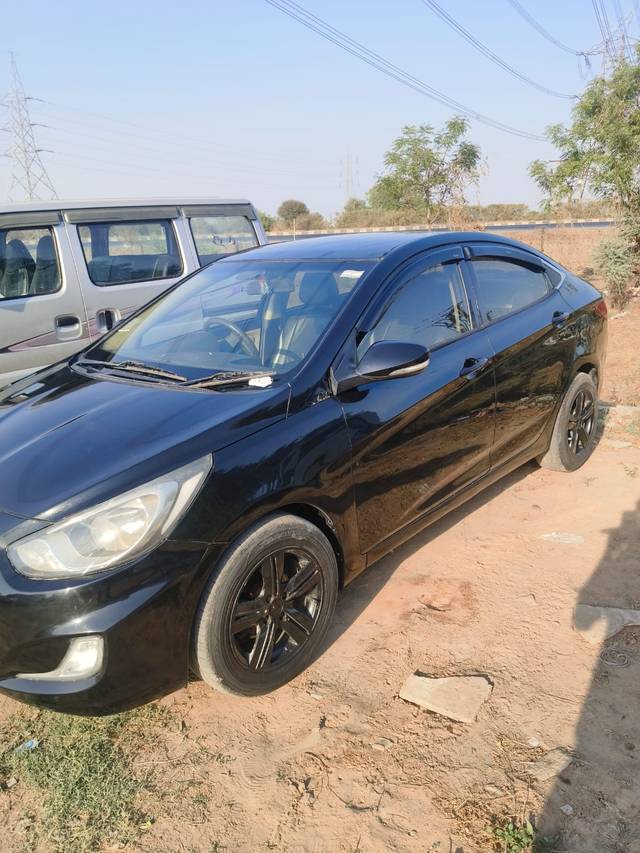 https://images10.gaadi.com/usedcar_image/4632542/original/43d2e1426458388879422a7d826b948c.jpg?imwidth=6400