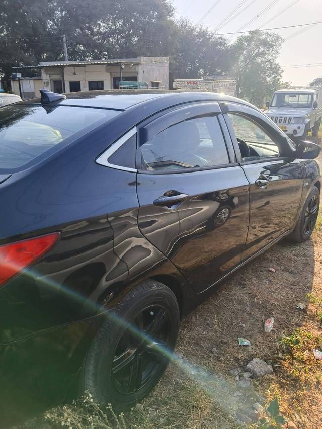 https://images10.gaadi.com/usedcar_image/4632542/original/processed_915c40a64e43572d68357cc201a8cc4a.jpg?imwidth=6402