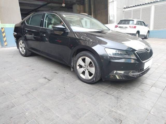 https://images10.gaadi.com/usedcar_image/4632543/original/1dacd684bd874afeeef2b285076628e6.jpg?imwidth=6400