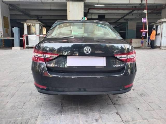 https://images10.gaadi.com/usedcar_image/4632543/original/processed_7a3547bf495c85e4b81284f321c01fae.jpg?imwidth=6402