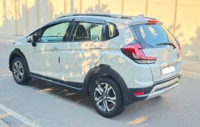 https://images10.gaadi.com/usedcar_image/4632544/original/processed_404a4527841e2a38d370750826838f13.jpg?imwidth=6402