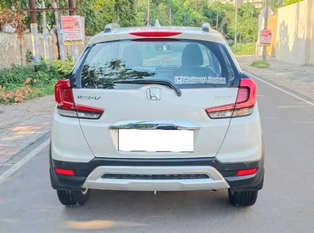 https://images10.gaadi.com/usedcar_image/4632544/original/processed_888d737613a5327ea862347f2642f0de.jpg?imwidth=6401