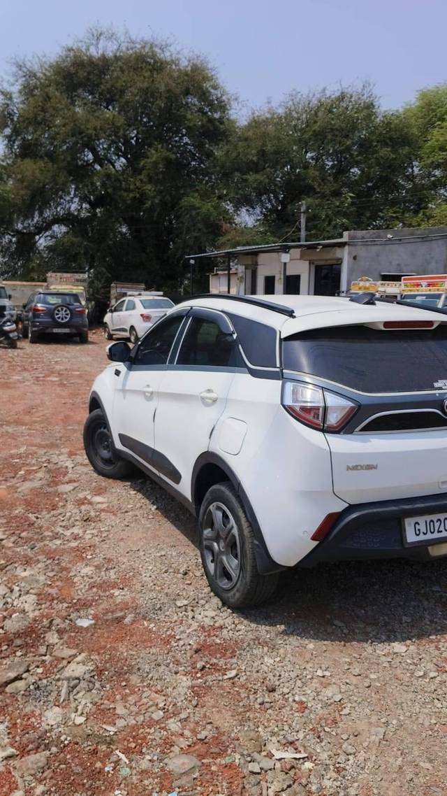 https://images10.gaadi.com/usedcar_image/4632550/original/processed_5bb23a1aae8d86ba39662ec52ee2bcb5.jpg?imwidth=6402