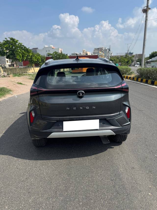 https://images10.gaadi.com/usedcar_image/4632551/original/processed_6d5d6dacbf66c25313585ca7f333878d.jpg?imwidth=6402