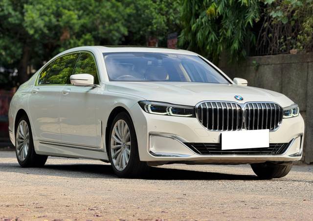 https://images10.gaadi.com/usedcar_image/4632555/original/processed_8bc9f819c54ff4ac30bb878e5f6187e8.jpg?imwidth=6400