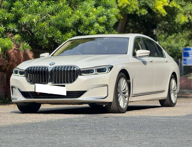 https://images10.gaadi.com/usedcar_image/4632555/original/processed_efc34935e04a46ff23e7f2cbbdc5f58f.jpg?imwidth=6402