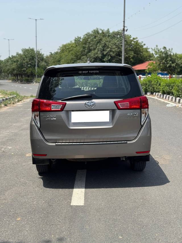 https://images10.gaadi.com/usedcar_image/4632569/original/processed_a4b4c6691a8053fb23f93ab8687b60d7.jpg?imwidth=6401
