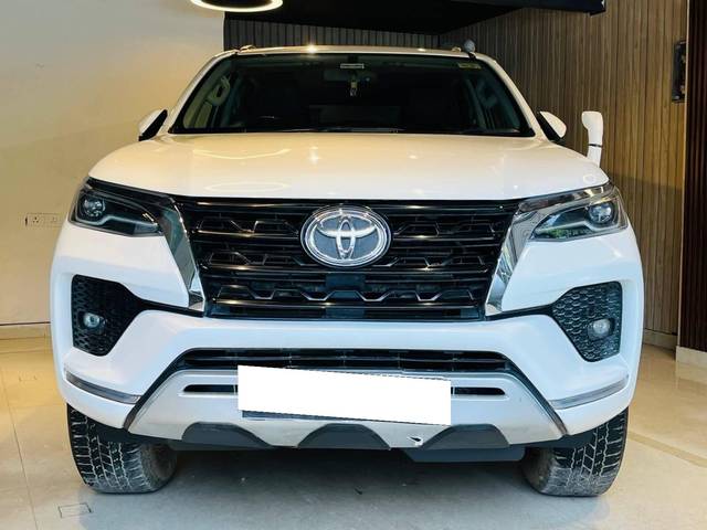 https://images10.gaadi.com/usedcar_image/4632570/original/processed_ebbc1e21-3a35-4666-9ef6-a7f8b23bc7cc.jpg?imwidth=6400