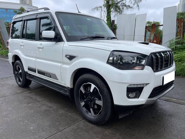 https://images10.gaadi.com/usedcar_image/4632572/original/processed_8edd96aa9a13a9655a0ad865779b3e66.jpg?imwidth=6400