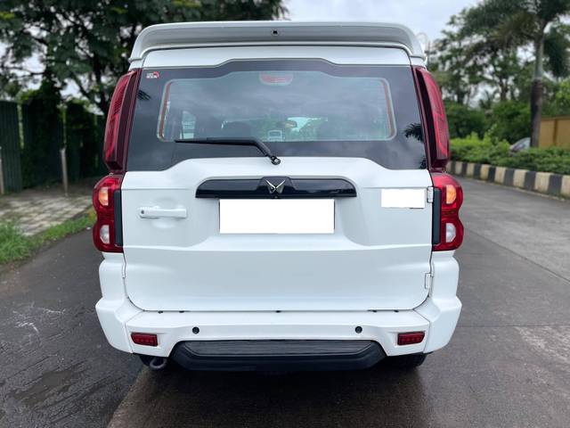 https://images10.gaadi.com/usedcar_image/4632572/original/processed_99ead6d766f4848488bda40b8ffd15f4.jpg?imwidth=6402