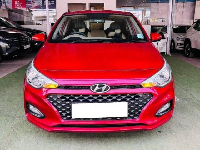 https://images10.gaadi.com/usedcar_image/4632582/original/processed_7941b723b06d337db2040e0ba122cb6b.jpg?imwidth=6400