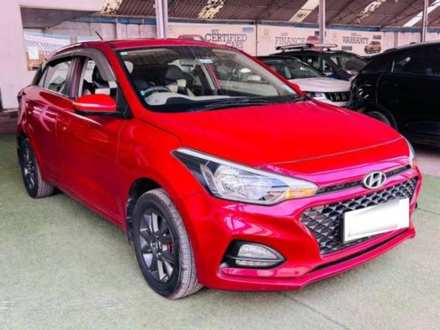 https://images10.gaadi.com/usedcar_image/4632582/original/processed_a1150c80c841d7f500d96031ddf2ef5a.jpg?imwidth=6401