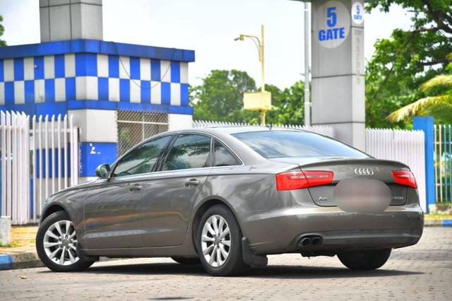 https://images10.gaadi.com/usedcar_image/4632594/original/processed_1a2a2948403bafd47f64667cfbae2942.jpg?imwidth=6402