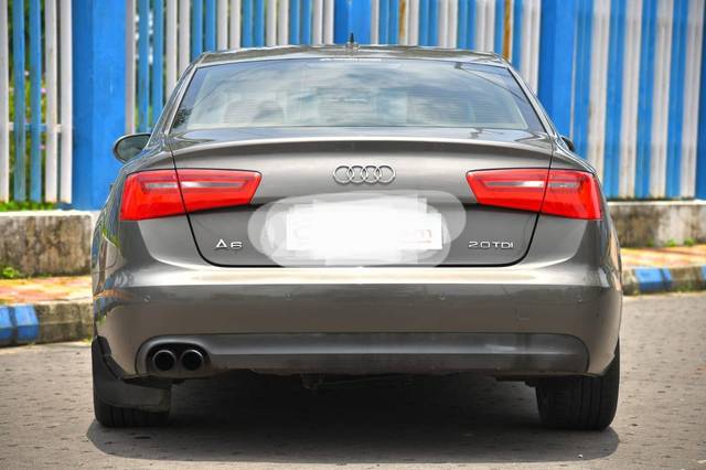 https://images10.gaadi.com/usedcar_image/4632594/original/processed_4ece3c6901fbf85afef7bd73ef6bda10.jpg?imwidth=6401