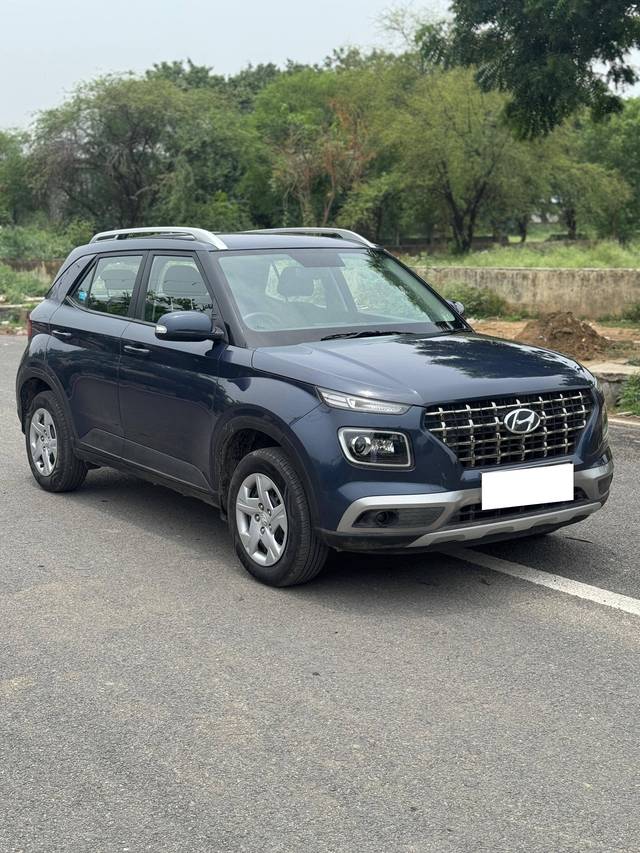 https://images10.gaadi.com/usedcar_image/4632596/original/processed_df3fae3648914a334dfd08c8aaa81dec.jpg?imwidth=6400