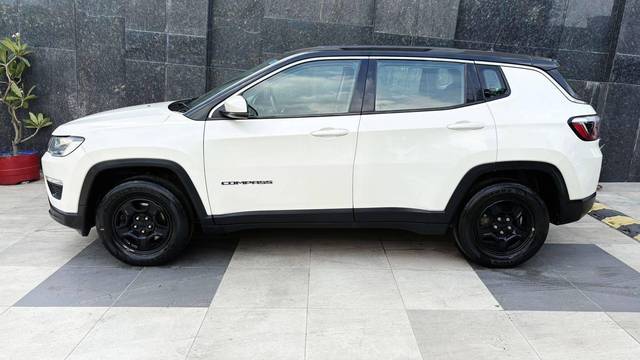 https://images10.gaadi.com/usedcar_image/4632618/original/processed_6176a01a1bd2c7f4cab8a272944963d1.jpg?imwidth=6402
