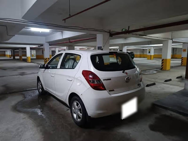 https://images10.gaadi.com/usedcar_image/4632661/original/703489dc-952d-40c4-a815-4e59354e8a11.png?imwidth=6401