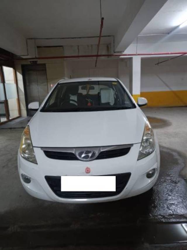 https://images10.gaadi.com/usedcar_image/4632661/original/processed_773879eb-acdb-4f52-b333-119cd74f918c.jpg?imwidth=6400