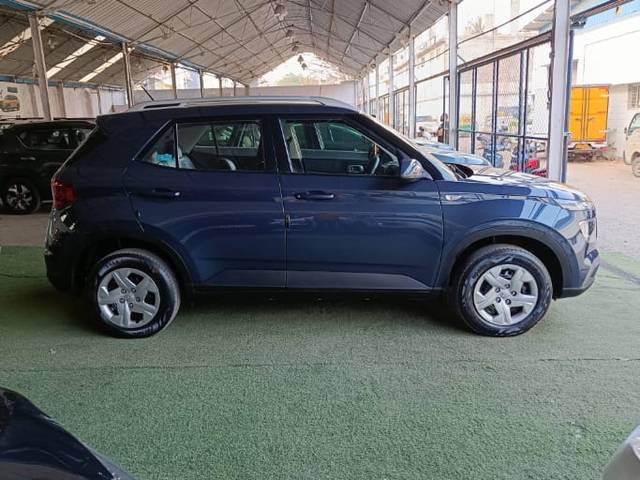 https://images10.gaadi.com/usedcar_image/4632669/original/cae014da994485886387d9a6ed06cb3e.jpg?imwidth=6401