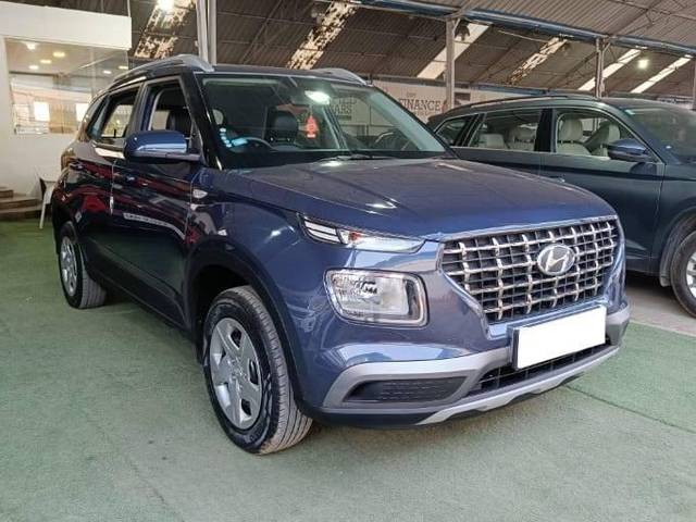 https://images10.gaadi.com/usedcar_image/4632669/original/processed_549cc2906e4fa6ff1f1af853ab02ad60.jpg?imwidth=6400
