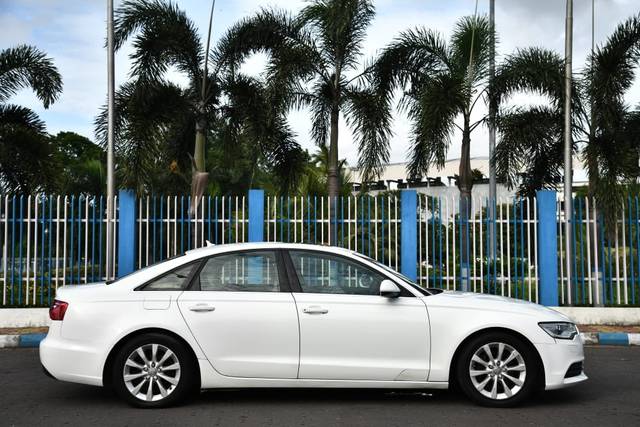 https://images10.gaadi.com/usedcar_image/4632680/original/a4bf62925a8189d9bf9a3ceda7256a0f.jpg?imwidth=6401