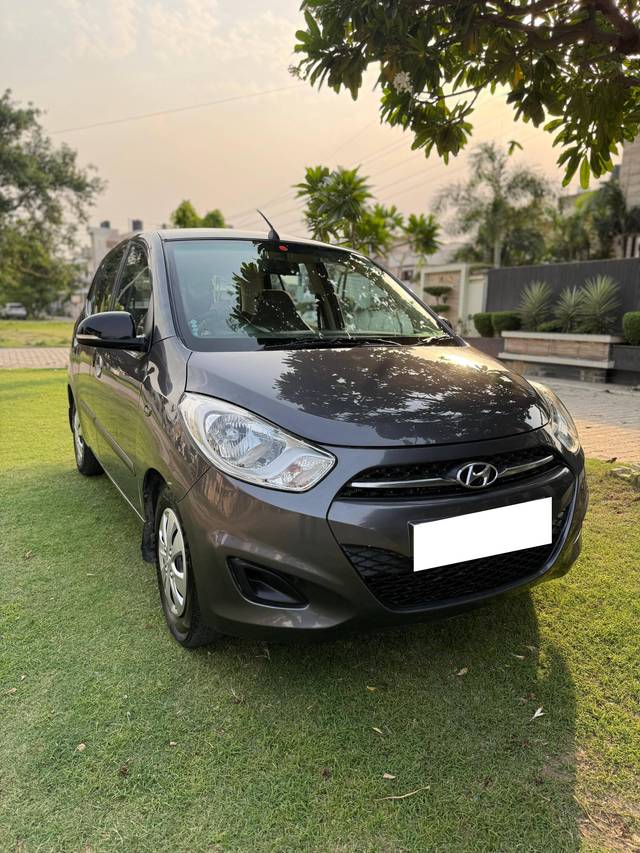 https://images10.gaadi.com/usedcar_image/4632681/original/processed_17348c5df17ed0b934e488ae7887f685.jpg?imwidth=6400