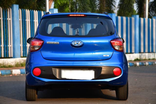 https://images10.gaadi.com/usedcar_image/4632686/original/processed_50d319e82b32d83c565ccf3e90d7bca0.jpg?imwidth=6402