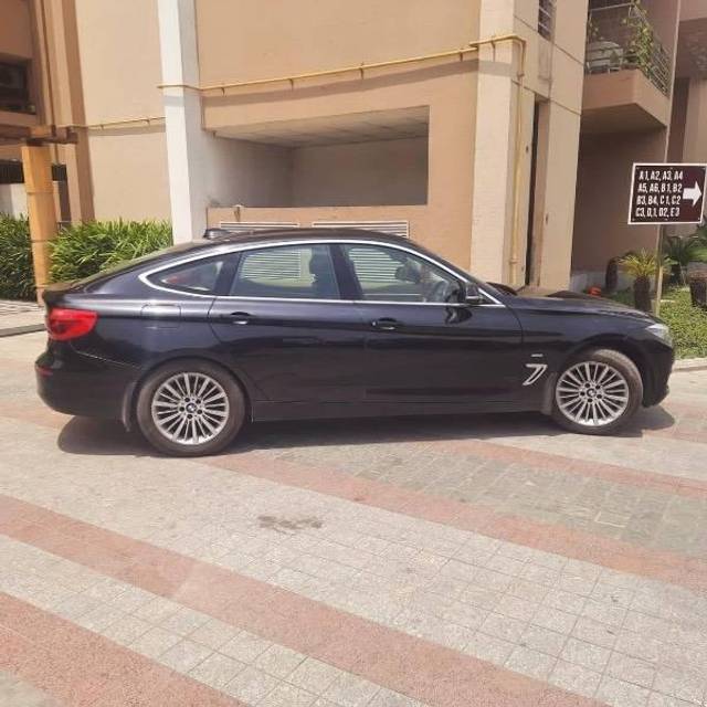 https://images10.gaadi.com/usedcar_image/4632697/original/processed_26195bb9-e25c-4788-bdc9-48f777b07330.jpeg?imwidth=6402