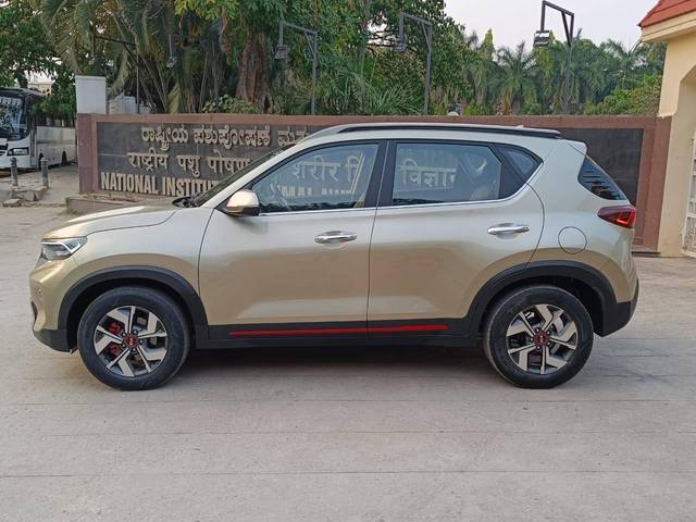 https://images10.gaadi.com/usedcar_image/4632709/original/processed_00dc2024e9f0a1a058e641cd9b27203f.jpg?imwidth=6402