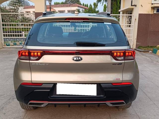 https://images10.gaadi.com/usedcar_image/4632709/original/processed_4e32205785f2f3181f3f29a081d396a8.jpg?imwidth=6401