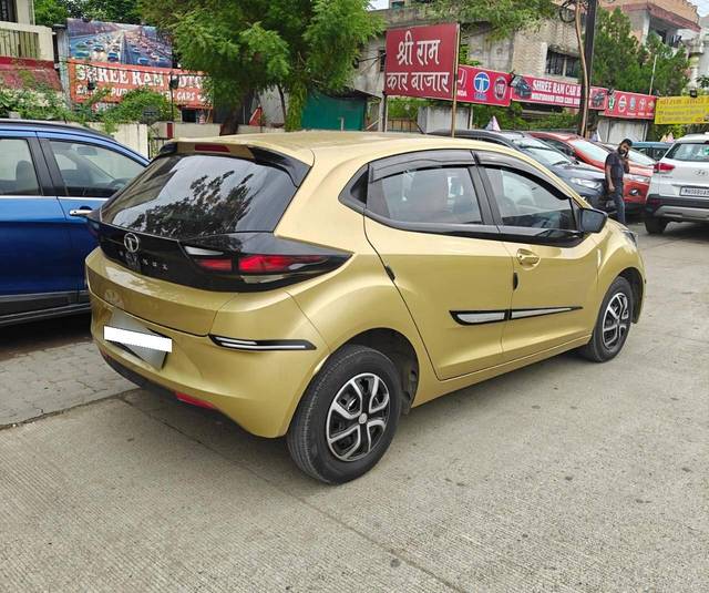 https://images10.gaadi.com/usedcar_image/4632710/original/processed_b3b564ac11cab31ec76deece6fd959df.jpg?imwidth=6401
