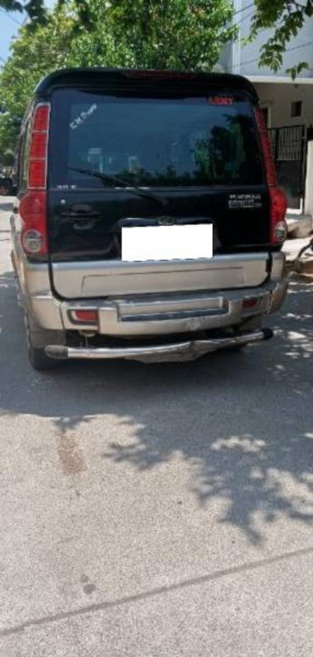 https://images10.gaadi.com/usedcar_image/4632711/original/processed_df1f5081-423f-4912-bb5a-72692a41b192.jpg?imwidth=6402