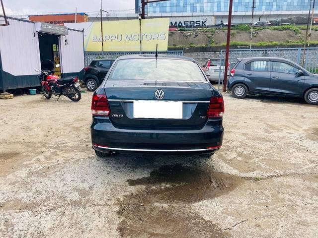 https://images10.gaadi.com/usedcar_image/4632730/original/processed_9be58cd4-b6c3-422c-9b57-d8ac16779ac1.jpg?imwidth=6401